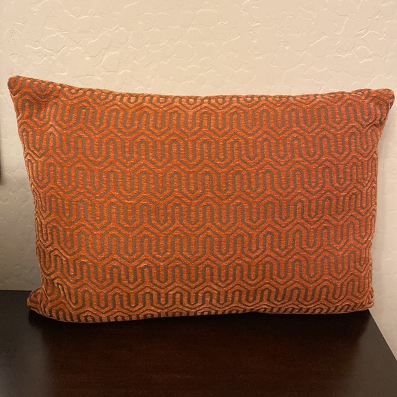 🆕 World Market Lumbar Pillows Set (2) - Picture 5 of 10